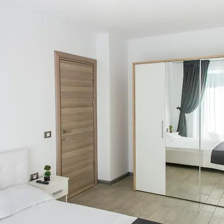 Alezzi Deluca Mamaia Nord Apartment *