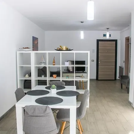 Alezzi Deluca Mamaia Nord Apartment