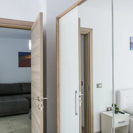 Apartment Alezzi Deluca Mamaia Nord *